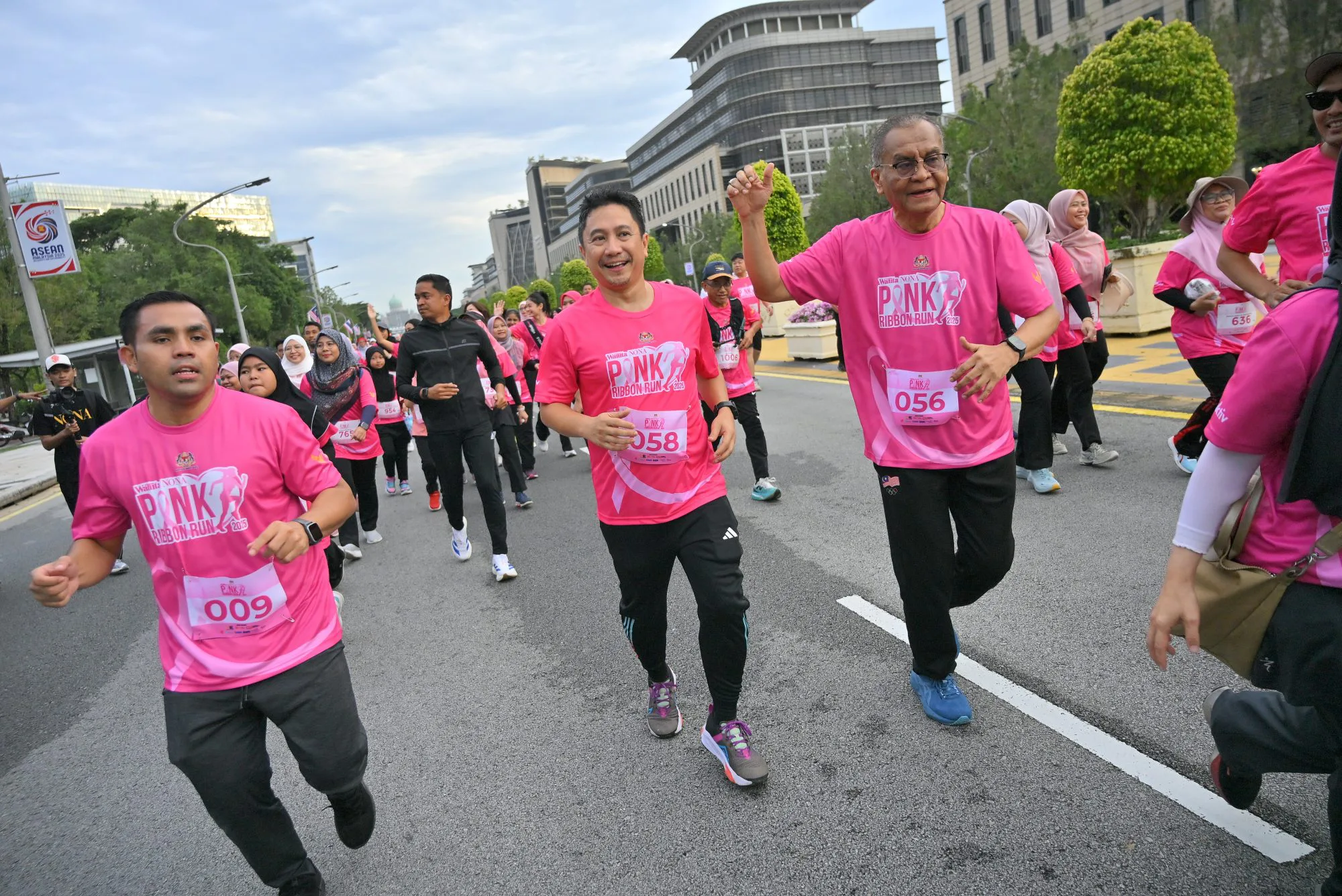 PINK RIBBON RUN 2025: Bersatu Demi Wanita, Sebarkan Kesedaran Kanser Payudara 5 PINK RIBBON RUN 2025: Bersatu Demi Wanita, Sebarkan Kesedaran Kanser Payudara
